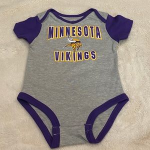 NFL Team Apparel Minnesota Vikings Baby Infant Onesie Outfit Size 12 Months NWOT